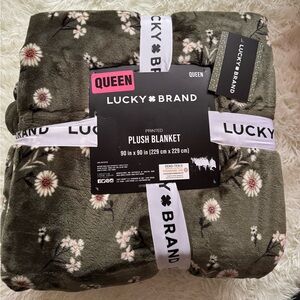 Lucky Brand Queen Plush Blanket
